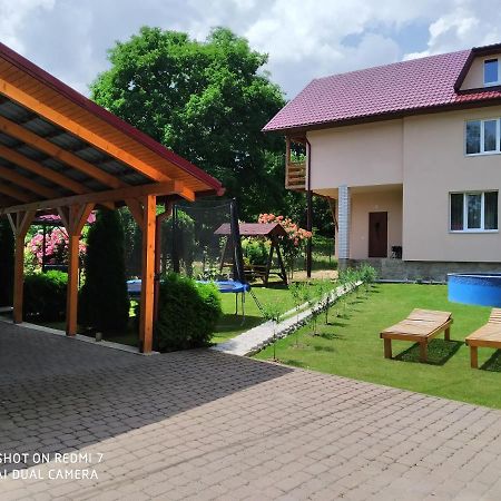 Апартаменти З Двома Спальнями І Кухнею Iaremcea Exterior foto