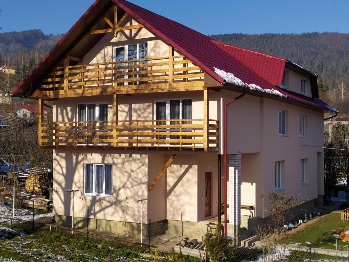 Апартаменти З Двома Спальнями І Кухнею Iaremcea Exterior foto