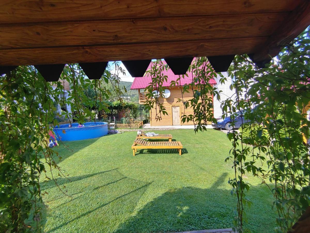 Апартаменти З Двома Спальнями І Кухнею Iaremcea Exterior foto