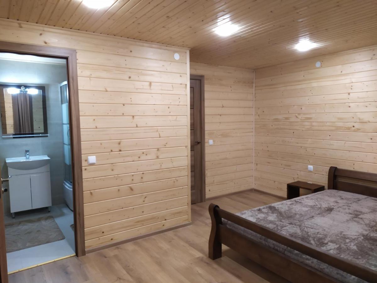 Апартаменти З Двома Спальнями І Кухнею Iaremcea Exterior foto