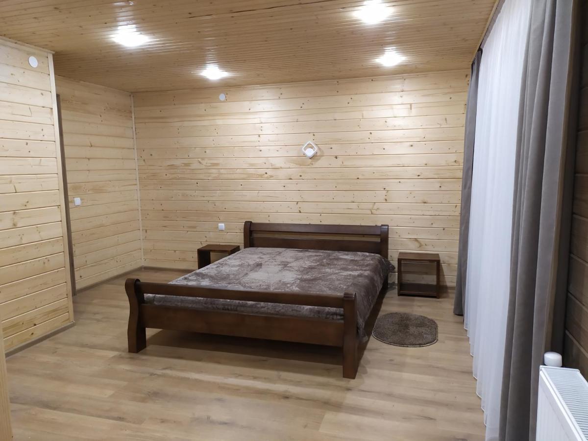 Апартаменти З Двома Спальнями І Кухнею Iaremcea Exterior foto