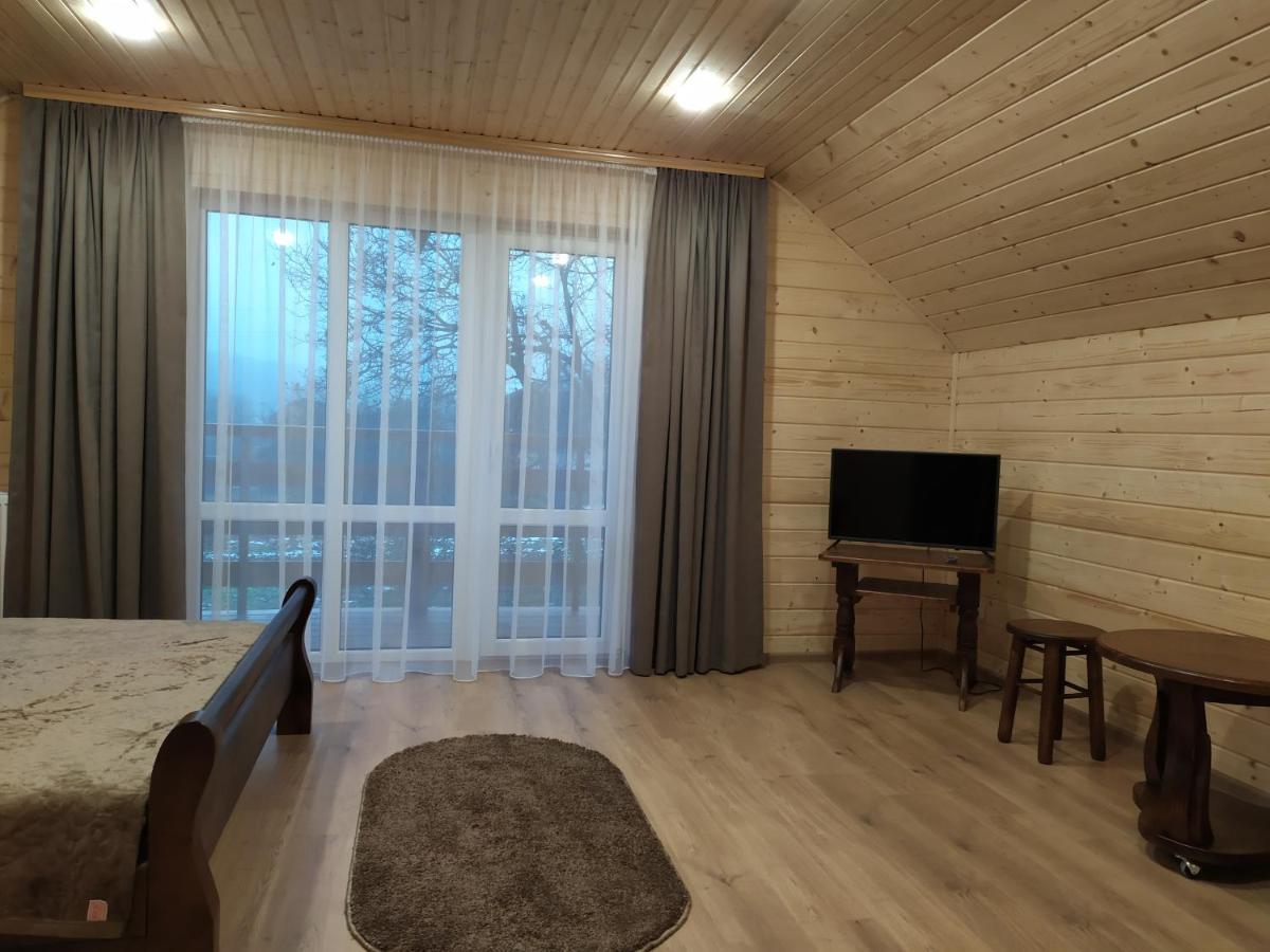 Апартаменти З Двома Спальнями І Кухнею Iaremcea Exterior foto