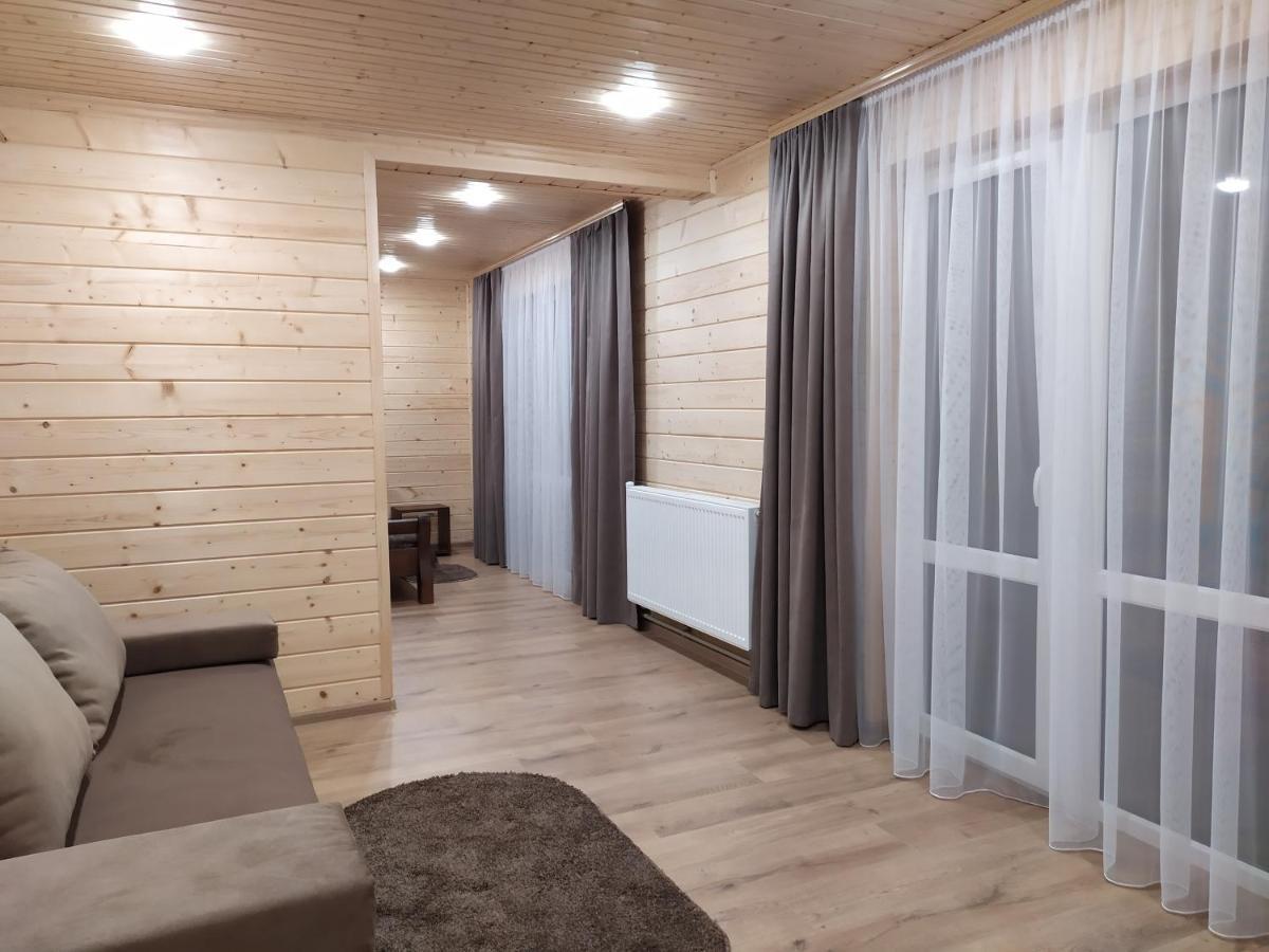 Апартаменти З Двома Спальнями І Кухнею Iaremcea Exterior foto
