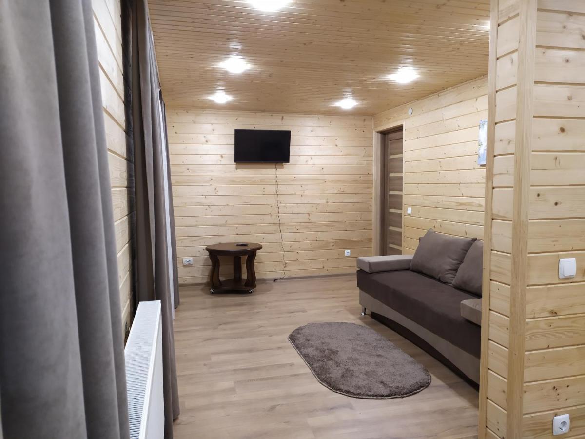 Апартаменти З Двома Спальнями І Кухнею Iaremcea Exterior foto