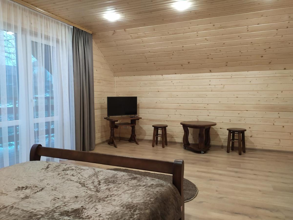 Апартаменти З Двома Спальнями І Кухнею Iaremcea Exterior foto
