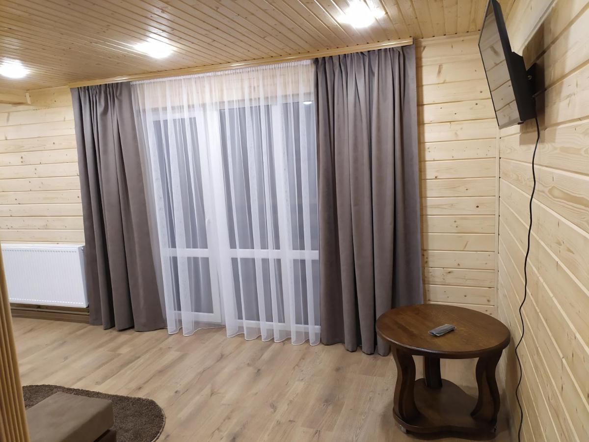 Апартаменти З Двома Спальнями І Кухнею Iaremcea Exterior foto