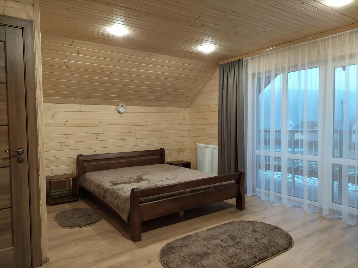 Апартаменти З Двома Спальнями І Кухнею Iaremcea Exterior foto