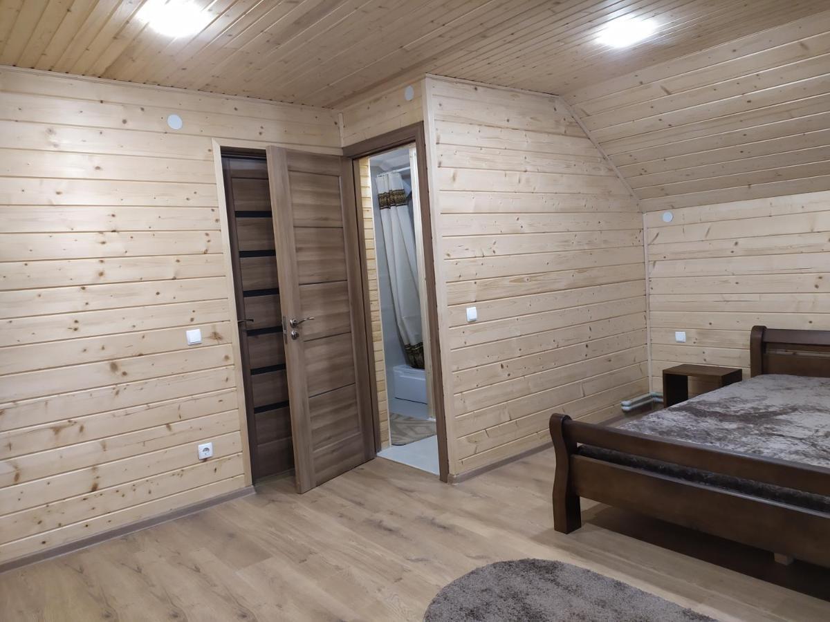 Апартаменти З Двома Спальнями І Кухнею Iaremcea Exterior foto