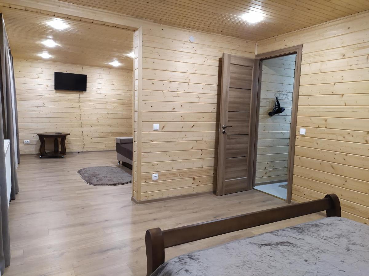 Апартаменти З Двома Спальнями І Кухнею Iaremcea Exterior foto