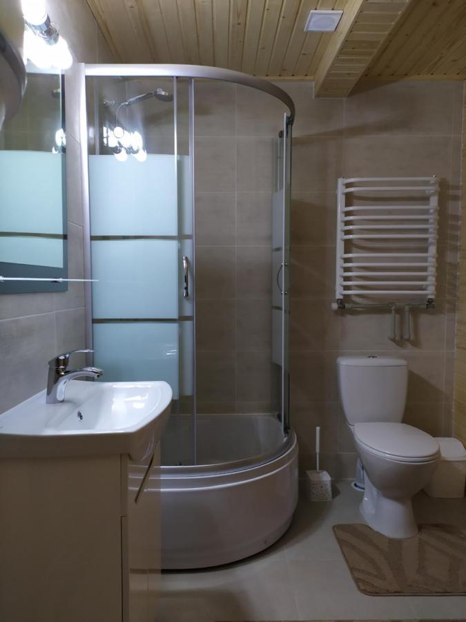 Апартаменти З Двома Спальнями І Кухнею Iaremcea Exterior foto