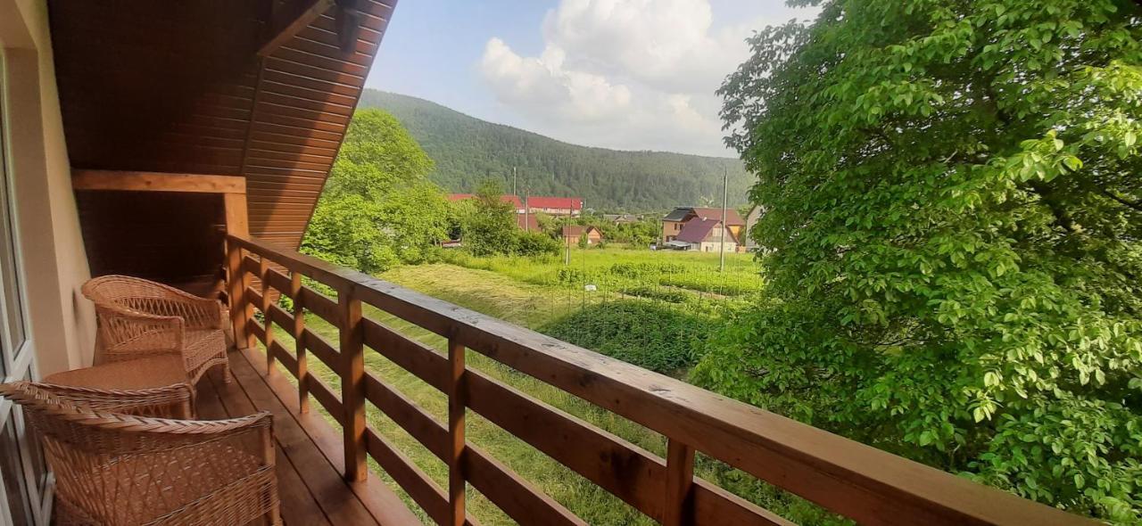 Апартаменти З Двома Спальнями І Кухнею Iaremcea Exterior foto