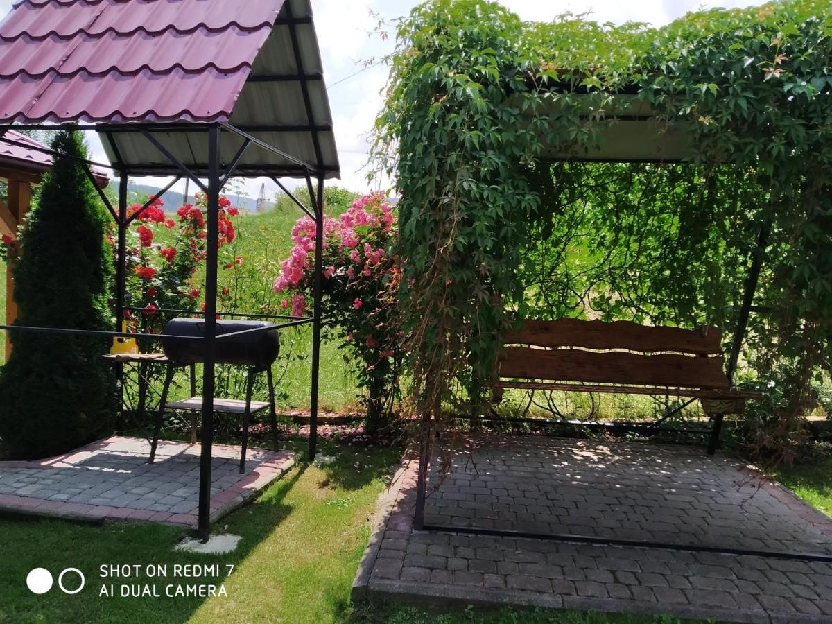 Апартаменти З Двома Спальнями І Кухнею Iaremcea Exterior foto